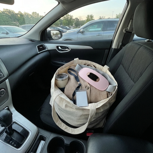 Work tote with the LullaHeat belt on a car seat